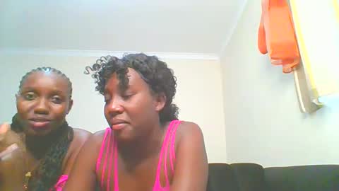 Snapshot of sexxy_thick_ebony chatting on 09.28.25 Sweet doll online show from 09.28.25