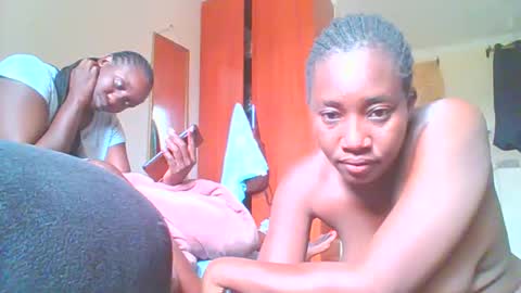 Snapshot of sexxy_thick_ebony chatting on 09.29.25 Sweet doll online show from 09.29.25