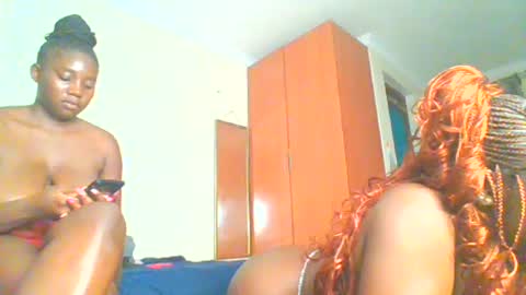 Snapshot of sexxy_thick_ebony chatting on 06.27.26 Sweet doll online show from 06.27.26