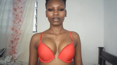 Snapshot of sexxypixie chatting on 04.05.26 sexxypixie online show from 04.05.26