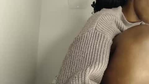 Snapshot of sexxywider_ebony chatting on 04.23.26 sexxywide ebony online show from 04.23.26