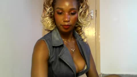 Snapshot of sexy_africana05 chatting on 07.25.26 sexy_africana05 online show from 07.25.26