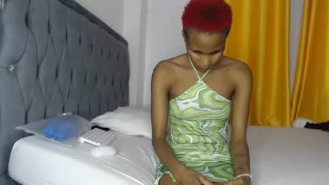 Snapshot of sexy_browniexx chatting on 03.08.25 brownie online show from 03.08.25