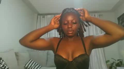 Snapshot of sexy_candia chatting on 05.13.26 Stacy online show from 05.13.26