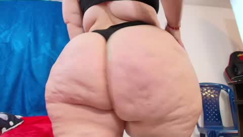 Snapshot of sexy_curvi chatting on 05.18.26 karla instagram online show from 05.18.26