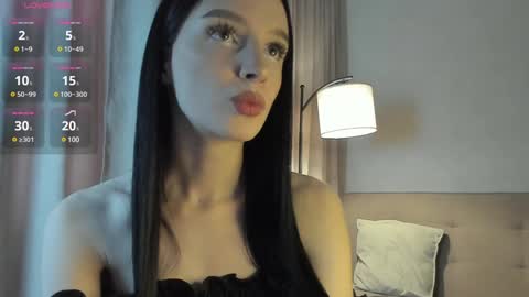 Snapshot of sexy_flora chatting on 12.10.24 Flora online show from 12.10.24