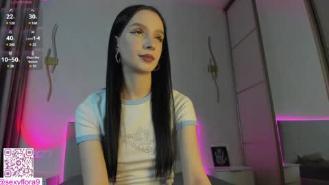 Snapshot of sexy_flora chatting on 02.04.25 Flora online show from 02.04.25