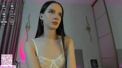 Snapshot of sexy_flora chatting on 02.06.25 Flora online show from 02.06.25