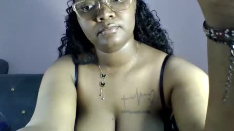 Snapshot of sexy_helle chatting on 04.21.26 sexy_helle online show from 04.21.26