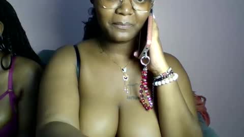Snapshot of sexy_helle chatting on 04.22.26 sexy_helle online show from 04.22.26