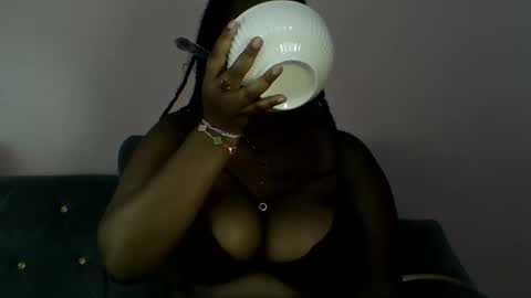 Snapshot of sexy_helle chatting on 05.15.26 sexy_helle online show from 05.15.26