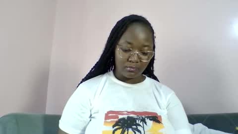 Snapshot of sexy_helle chatting on 05.19.26 sexy_helle online show from 05.19.26