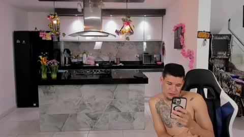 WENDY  MAX  AND VICKY online show from 04.17.26