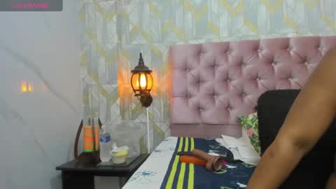 Snapshot of sexy_hot_mature chatting on 02.19.25 lina online show from 02.19.25