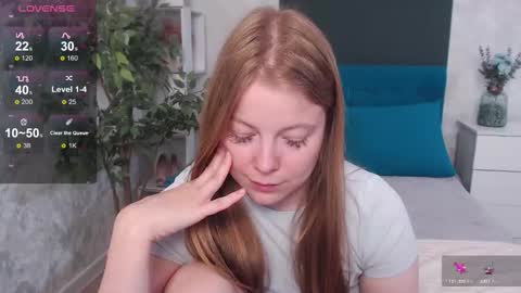 Snapshot of sexy_jenny18 chatting on 09.23.25 Jennifer online show from 09.23.25