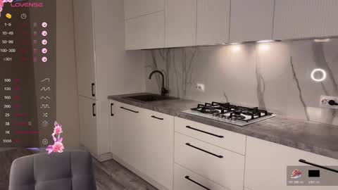 Snapshot of sexy_katze chatting on 10.22.25 Kate online show from 10.22.25