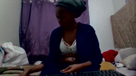 Snapshot of sexy_leila3 chatting on 02.26.26 kayla online show from 02.26.26