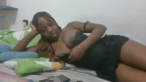 Snapshot of sexy_letisha chatting on 10.24.25 sexy_letisha online show from 10.24.25