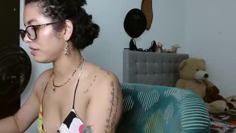 Snapshot of sexy_lia_latina chatting on 04.21.26 Celeste online show from 04.21.26
