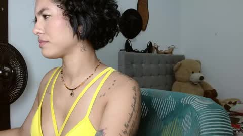 Snapshot of sexy_lia_latina chatting on 04.25.26 Celeste online show from 04.25.26