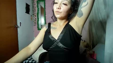Snapshot of sexy_lolas chatting on 10.24.25 sexy lolas online show from 10.24.25