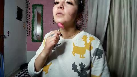 Snapshot of sexy_lolas chatting on 10.26.25 sexy lolas online show from 10.26.25