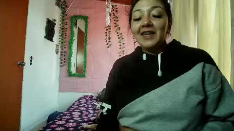 Snapshot of sexy_lolas chatting on 04.20.26 sexy lolas online show from 04.20.26