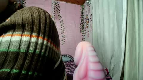 Snapshot of sexy_lolas chatting on 04.21.26 sexy lolas online show from 04.21.26