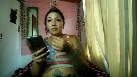 Snapshot of sexy_lolas chatting on 04.21.26 sexy lolas online show from 04.21.26