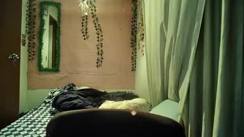 Snapshot of sexy_lolas chatting on 04.25.26 sexy lolas online show from 04.25.26