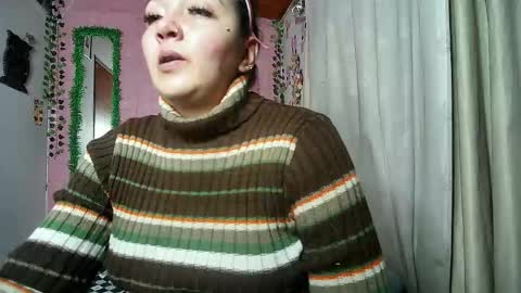 Snapshot of sexy_lolas chatting on 04.26.26 sexy lolas online show from 04.26.26