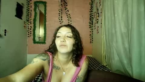 Snapshot of sexy_lolas chatting on 04.28.26 sexy lolas online show from 04.28.26