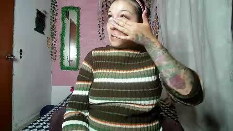 Snapshot of sexy_lolas chatting on 05.19.26 sexy lolas online show from 05.19.26