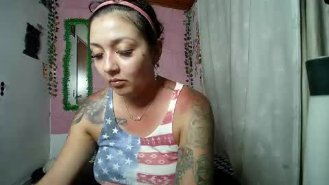 Snapshot of sexy_lolas chatting on 05.20.26 sexy lolas online show from 05.20.26