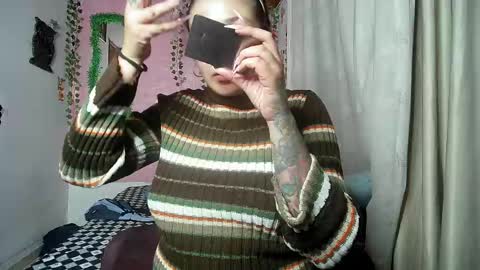 Snapshot of sexy_lolas chatting on 05.26.26 sexy lolas online show from 05.26.26
