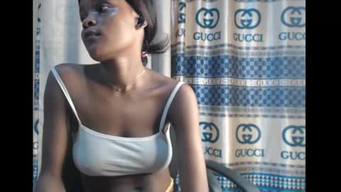 Snapshot of sexy_mariax chatting on 12.15.24 Debby online show from 12.15.24