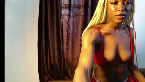 Snapshot of sexy_maureen chatting on 06.18.26 maggi online show from 06.18.26