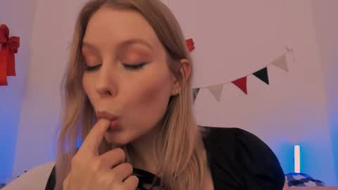 Ellie Mia online show from 01.24.25