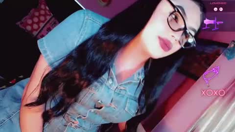 Snapshot of sexy_mysterious_dirty_girl chatting on 10.16.25 queen online show from 10.16.25