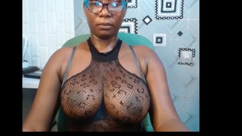 Snapshot of sexy_pearl12 chatting on 01.07.25 zoe online show from 01.07.25