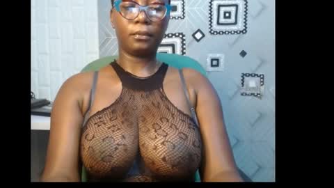 Snapshot of sexy_pearl12 chatting on 01.07.25 zoe online show from 01.07.25