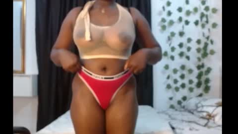 Snapshot of sexy_pearl12 chatting on 09.12.25 zoe online show from 09.12.25