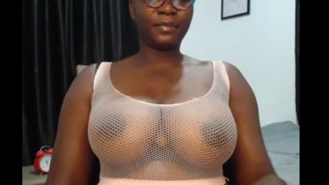 Snapshot of sexy_pearl12 chatting on 04.30.26 zoe online show from 04.30.26