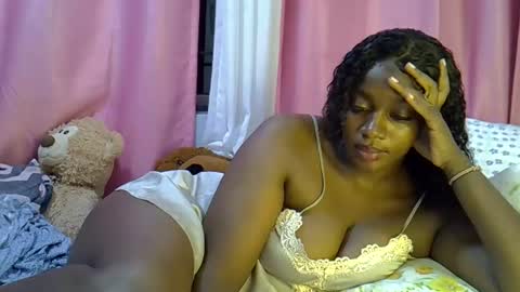 Snapshot of sexy_siera chatting on 05.17.26 laura online show from 05.17.26