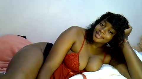 Snapshot of sexy_siera chatting on 07.15.26 laura online show from 07.15.26