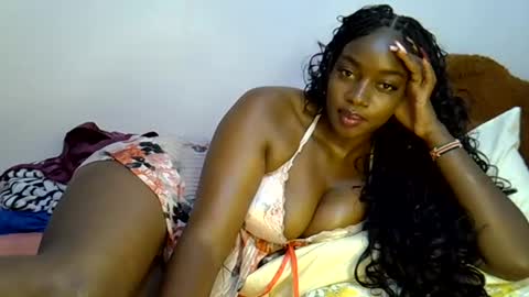 Snapshot of sexy_siera chatting on 07.17.26 laura online show from 07.17.26