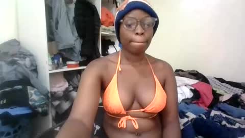 Snapshot of sexy_tatty2 chatting on 10.14.25 sexy_tatty2 online show from 10.14.25