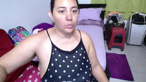 Snapshot of sexy_ticki chatting on 12.15.24 janel online show from 12.15.24