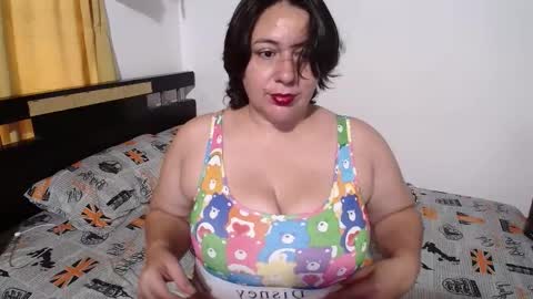 Snapshot of sexy_ticki chatting on 05.12.26 janel online show from 05.12.26