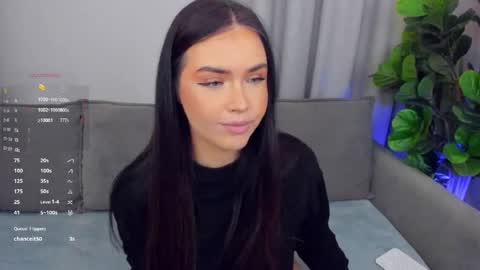 Snapshot of sexyangeloux chatting on 05.10.26 Lou online show from 05.10.26